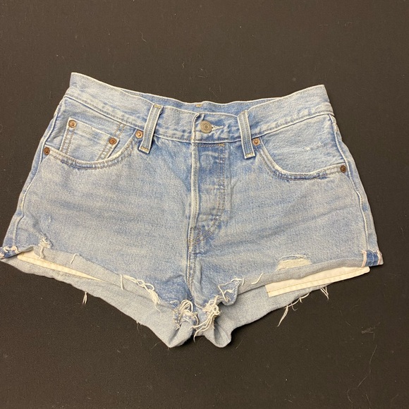 Levi’s 501 Shorts - Picture 2 of 7